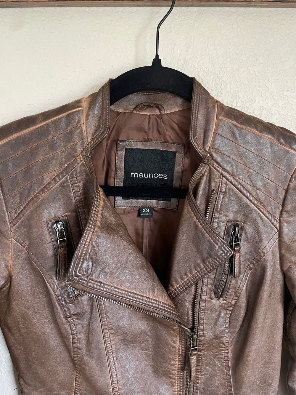 Maurices Brown Vegan Leather Moto Jacket XS Quilted Shoulders Preppy Streetwear - Picture 3 of 13